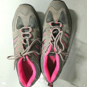 Hiking shoes size 39